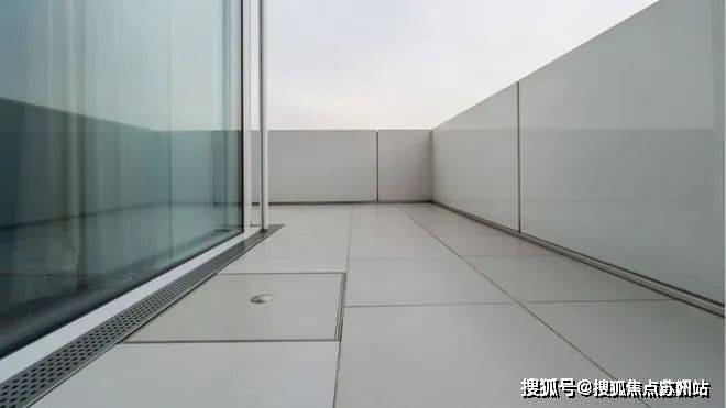 鹰·黑森林售楼处发布：引爆购房热潮爱游戏app网站九月豪宅聚焦@中(图3)