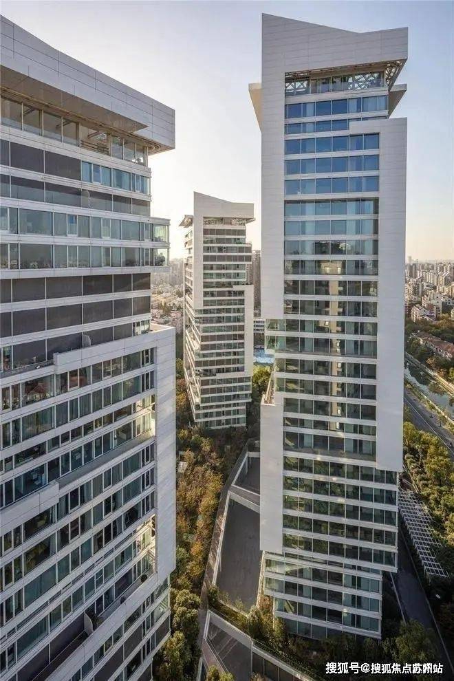 鹰·黑森林售楼处发布：引爆购房热潮爱游戏app网站九月豪宅聚焦@中(图4)