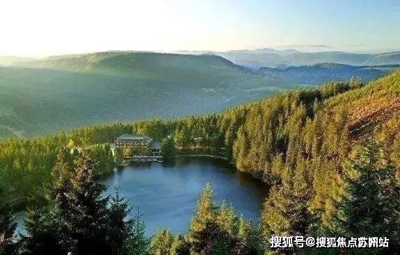 鹰·黑森林售楼处发布：引爆购房热潮爱游戏app网站九月豪宅聚焦@中(图22)